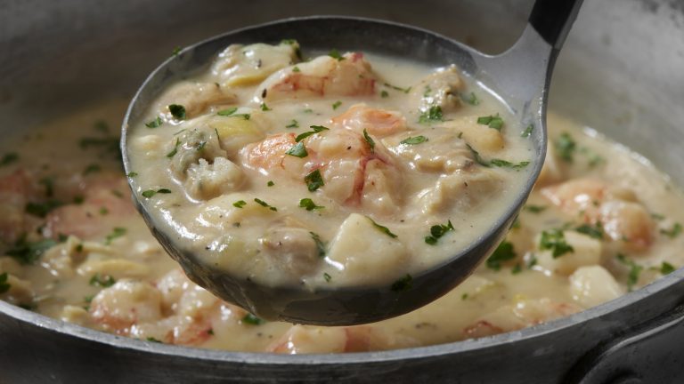 Manhattan Clam Chowder vs. New England Clam Chowder: Understanding the Differences