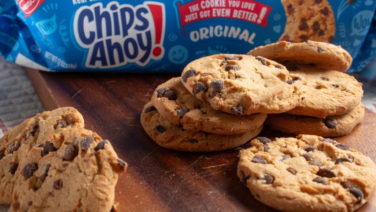 How Long Store-Bought Cookies Remain Fresh on Your Counter