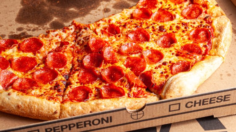 Can You Order a Sauce-Free Pizza at Costco's Food Court?