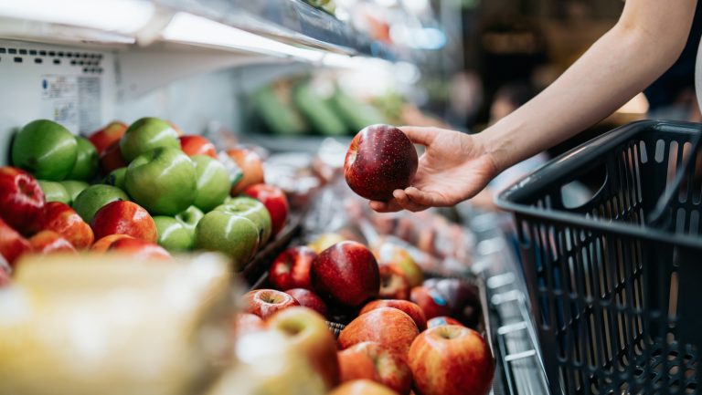 The Key Etiquette Tip for Snacking During Grocery Shopping