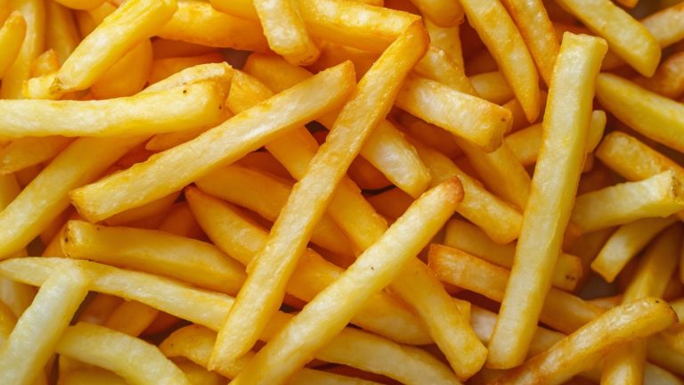 The Fast Food Chain That Seasons Its Fries with Real Sea Salt