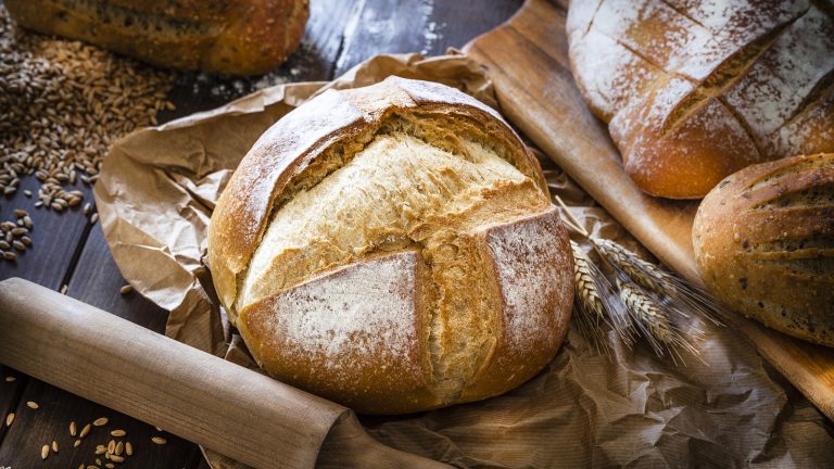 Expert Tips for Achieving the Perfect Golden Crust on Homemade Bread