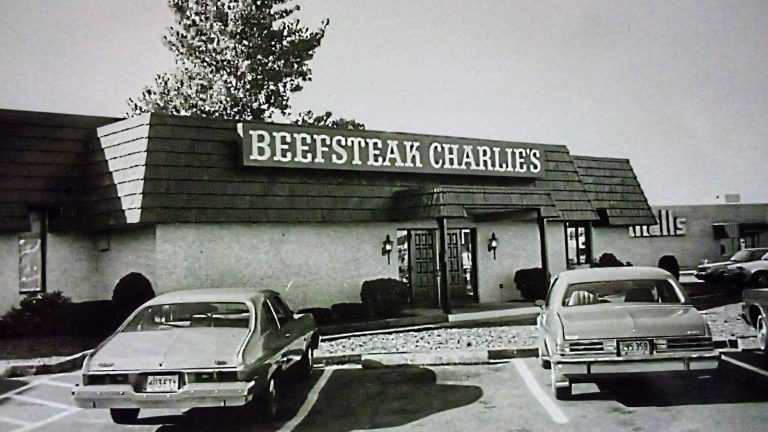 What Led to the Closure of the Beefsteak Charlie's Restaurant Chain?