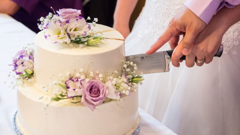The Top Frosting Picks (And Ones to Avoid) for Your Wedding Cake