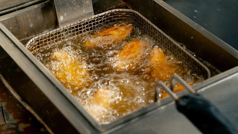 The Fast Food Chain That Cooks Its Chicken in Beef Tallow