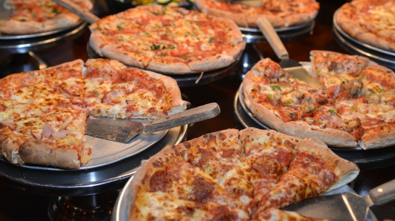 The Comeback of the Pizza Buffet Chain You Almost Forgot
