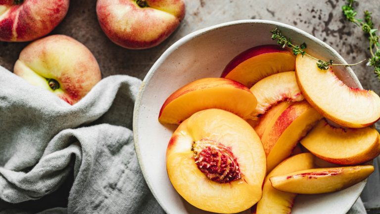 How to Easily Slice a Peach and Remove the Pit Using This Knife Trick