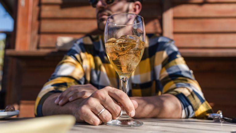This Refreshing 4-Ingredient Ginger Ale Cocktail is Summer's Must-Try Drink