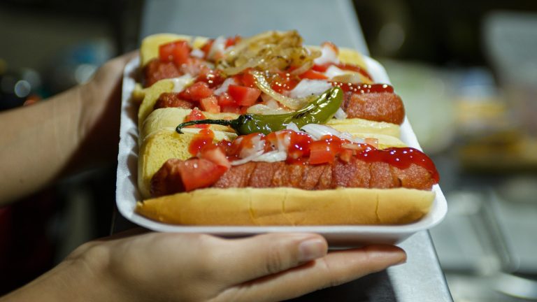 The Fast Food Burger Empire That Began as a Hot Dog Cart